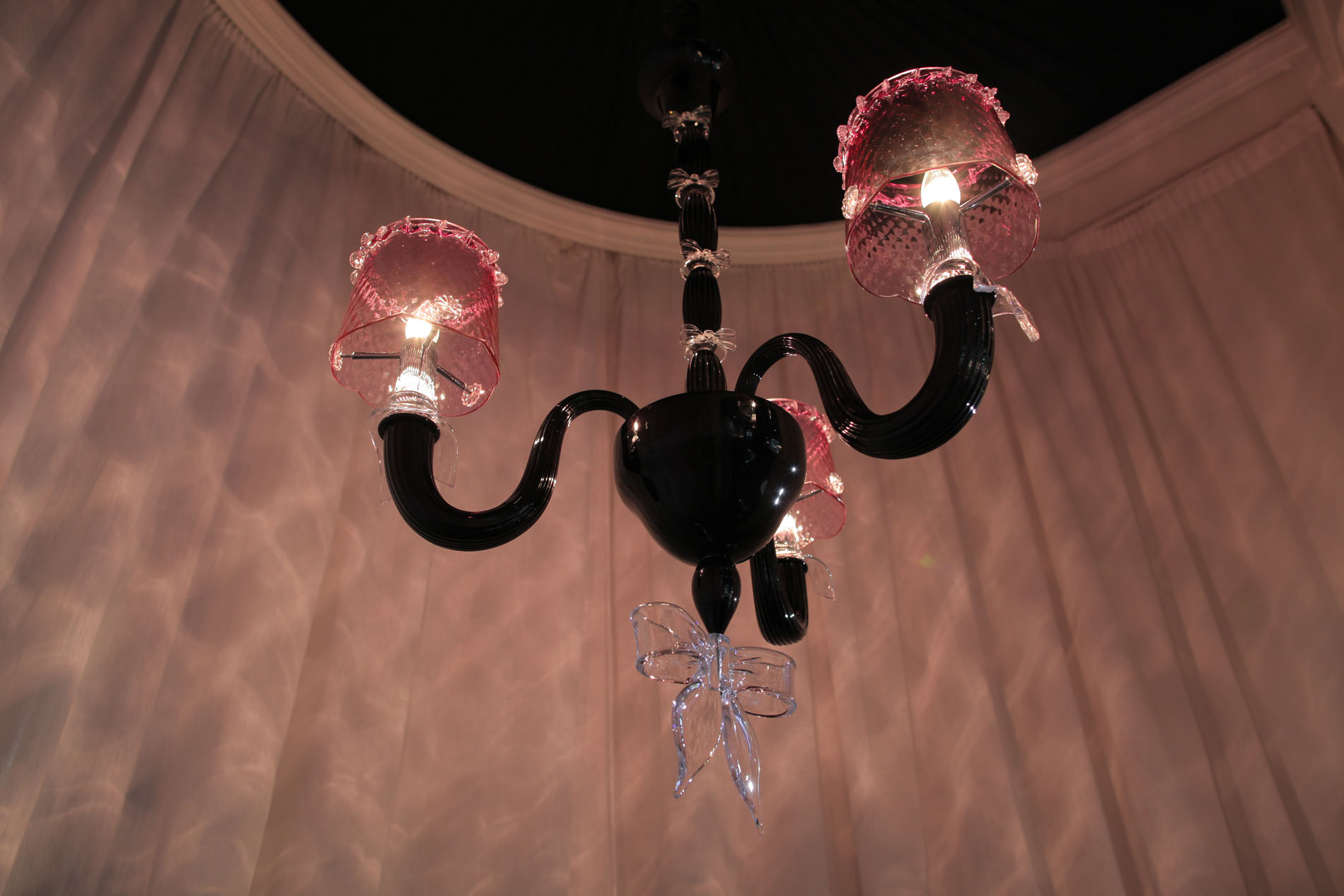 cravate-lustre-chandelier-chantal-thomass-veronese-21.jpg